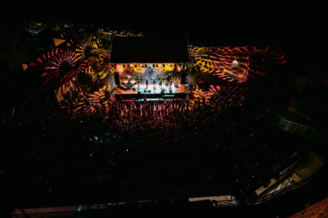 Kyoto Jazz Massive u proširenom sastavu oduševio publiku na tvrđavi sv. Mihovila  