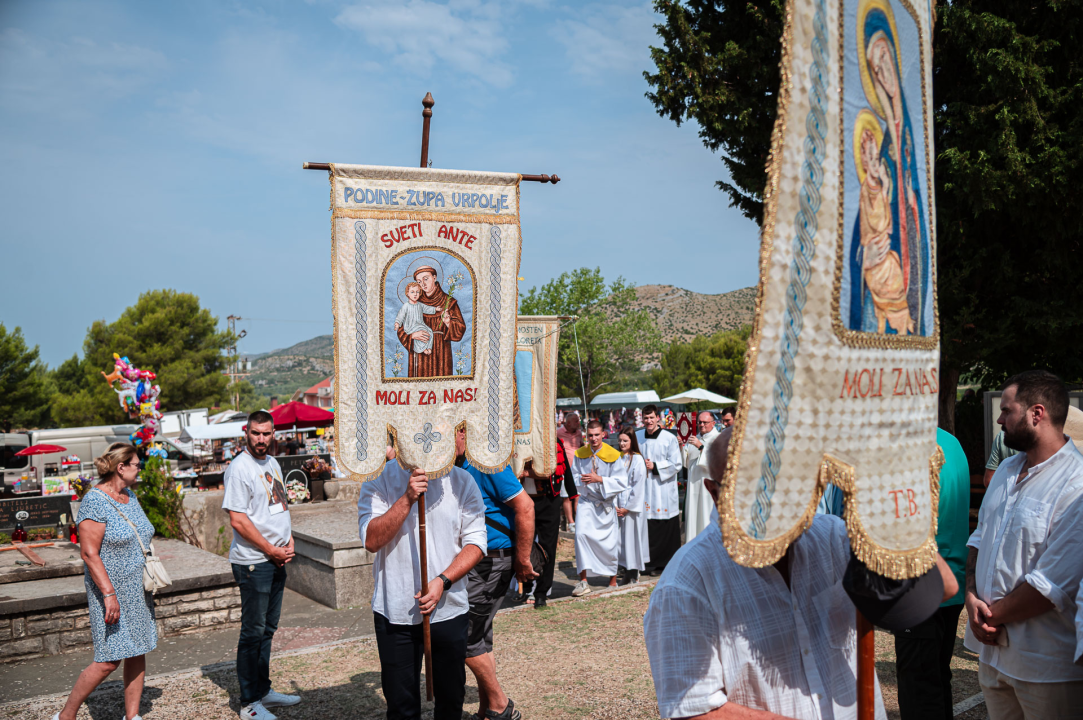 FOTO Blagdan Velike Gospe u Vrpolju: Brojni vjernici okupili su se jutros na svečanom misnom slavlju