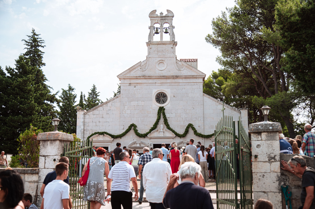 FOTO Blagdan Velike Gospe u Vrpolju: Brojni vjernici okupili su se jutros na svečanom misnom slavlju