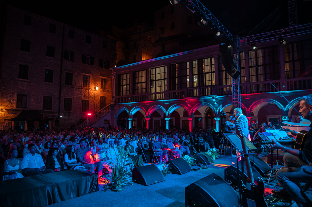 FOTO Đani Stipaničev i klapa Preženca trijumfirali na 28. Dalmatinskoj šansoni