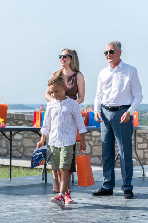 Gradonačelnik Burić podijelio 130 diploma mališanima s trećeg ljetnog kampa RaSTEM