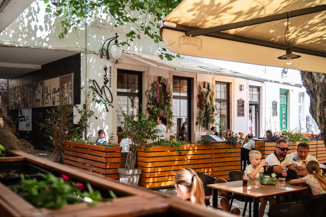 Ručak u srcu Šibenika: Četiri restorana koja vrijedi posjetiti!