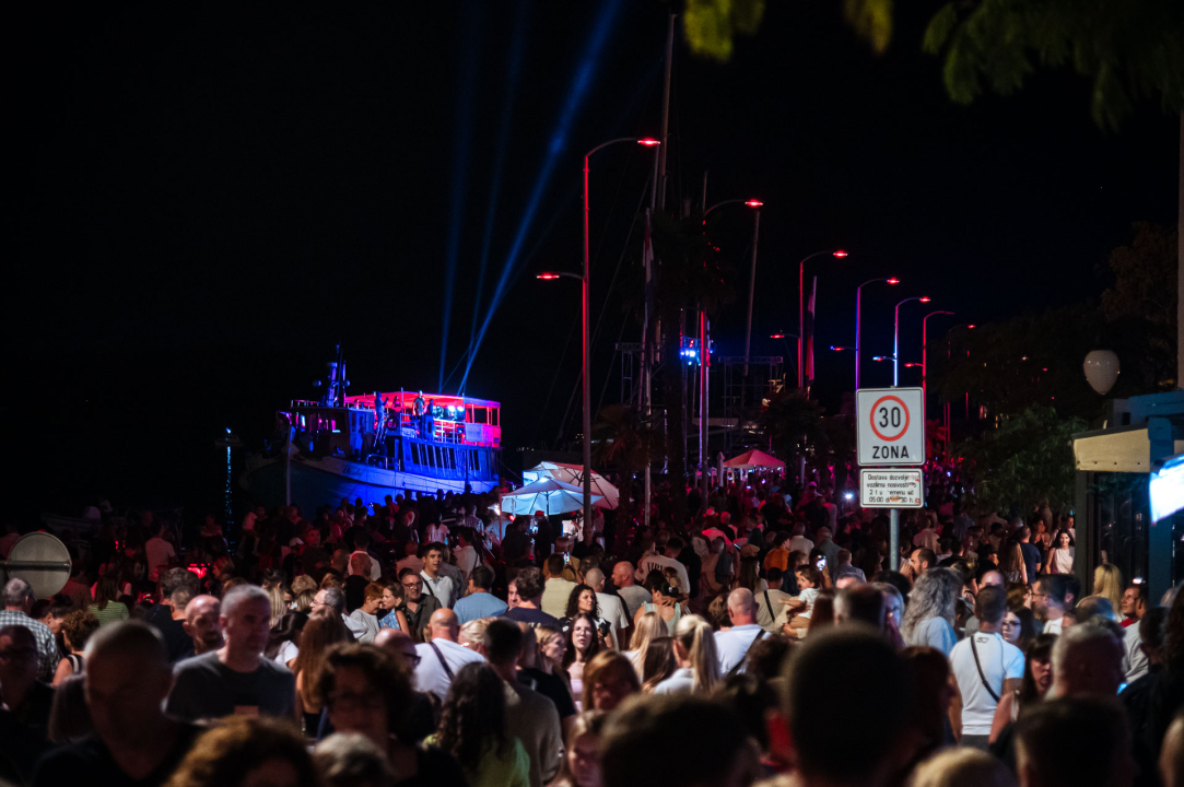 Šibenik impresivnim dron showom obilježio jubilarno izdanje manifestacije Light is life