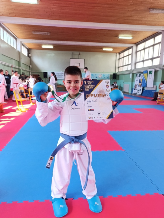 FOTO Članovi Karate kluba Šibenik 1066 uzeli 15 medalja na međunarodnom turniru u Sarajevu