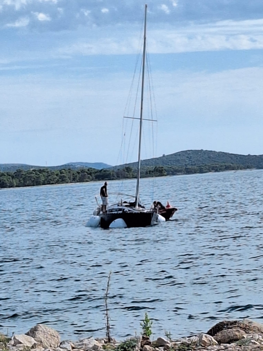 Vatrogasci DVD-a Brodarica -Krapanj ispumpavali potopljenu brodicu