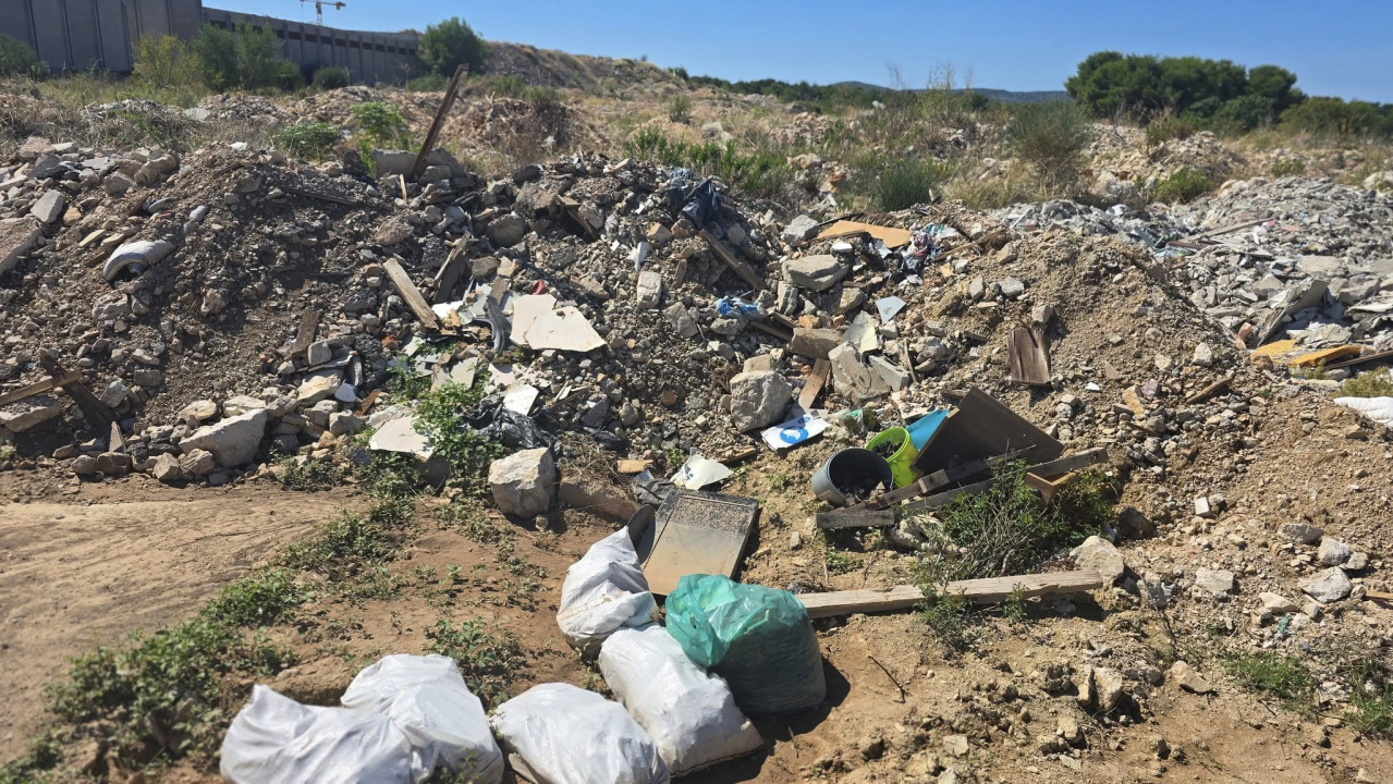 Nekada važna festivalska lokacija, danas divlji deponij: Što se to događa u ex vojarni Bribirskih knezova?