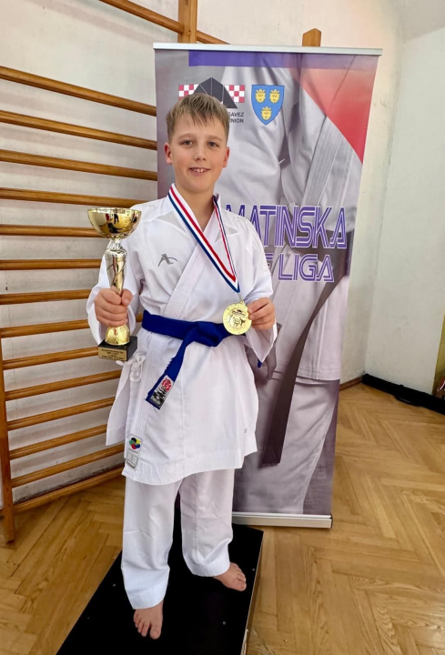 FOTO Vikend pun borbi za Karate klub Phoenix: Sudjelovao na dva turnira, vratio se sa 19 medalja