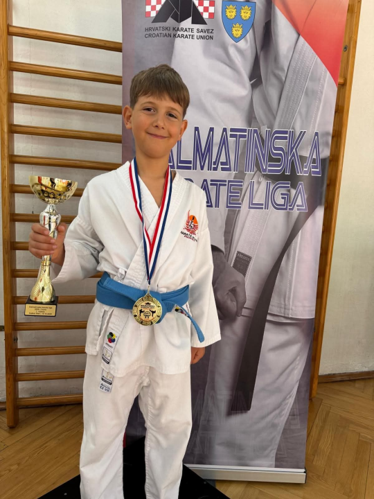 FOTO Vikend pun borbi za Karate klub Phoenix: Sudjelovao na dva turnira, vratio se sa 19 medalja