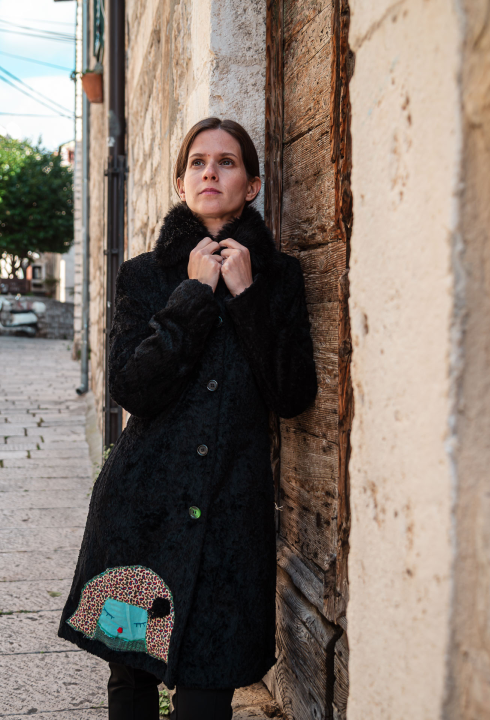 FOTO Modni raj u Šibeniku: Otkrijte ekskluzivne kolekcije hrvatskih dizajnera u Galeriji Juraj Dalmatinac!