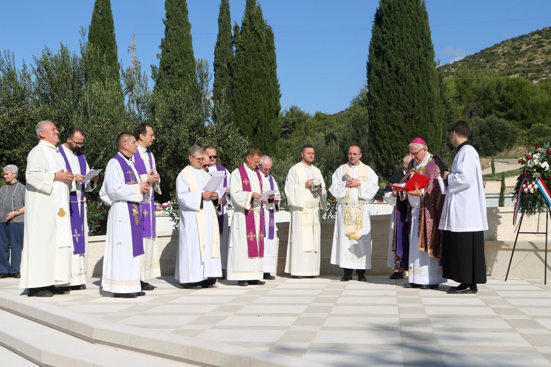 Biskup Tomislav Rogić predvodio misu na Kvanju