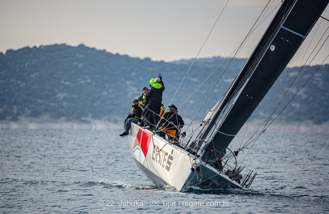 Jedriličarski spektakl u Vodicama: Zlatni olimpijac Fantela i Scorpio pokorili 22. Jabuku