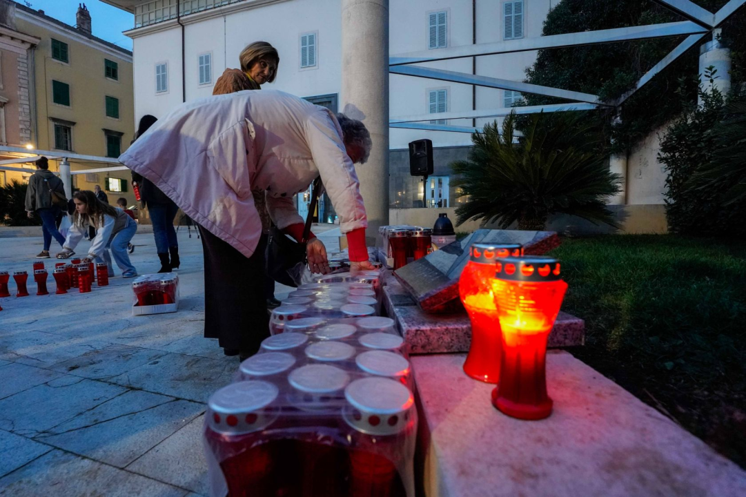 Šibenčani upalili svijeće za žrtve Domovinskog rata uz prigodni program 'I u mom gradu Vukovar svijetli'