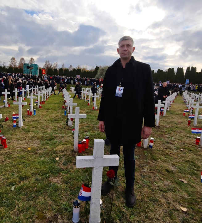 Nenad Tisaj odao počast vukovarskim žrtvama u Koloni sjećanja