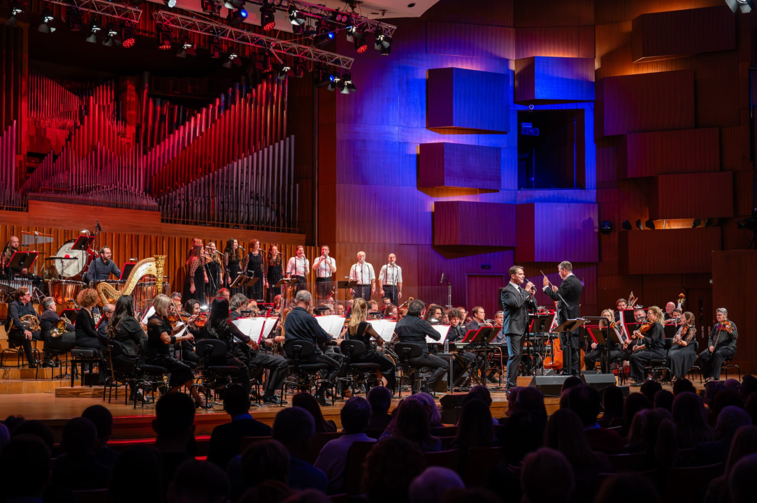 Spoj mjuzikla, evergreena i snažnog vokala: Đani Stpaničev uz pratnju Zagrebačke filharmonije 'osvojio' Lisinski