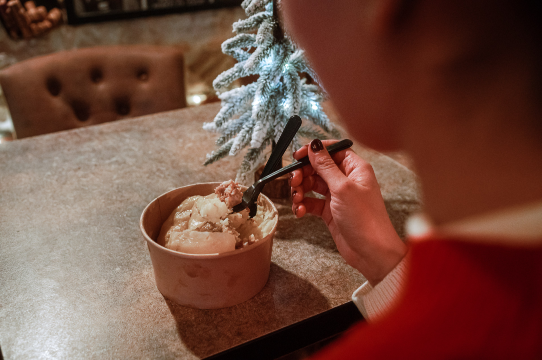 FOTO Doživite tribunjsku blagdansku čaroliju: Stray Cat donosi božićni ugođaj uz tople napitke i domaće delicije! 