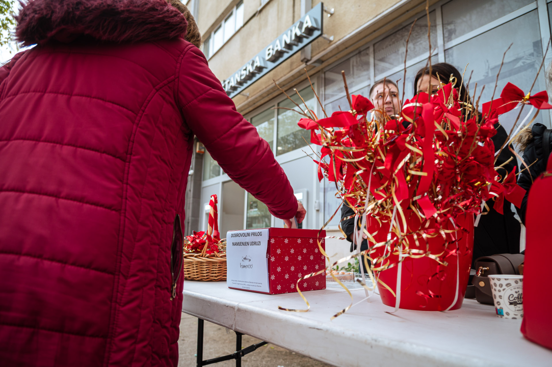 FOTO SDP-ovke dijele šibe i skupljaju dobrovoljne priloge za Udrugu Kamenčić