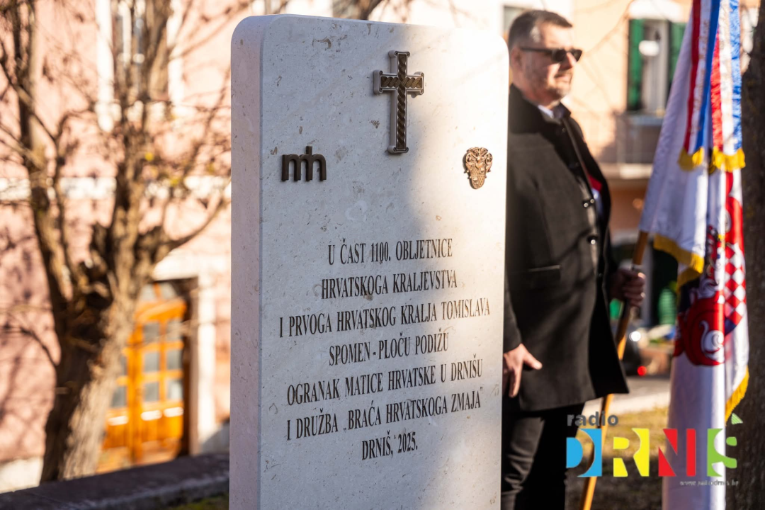 Drniš obilježio 1100 godina Hrvatskoga Kraljevstva postavljanjem spomen ploče