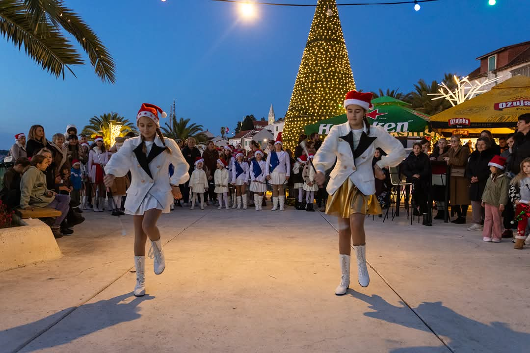 Samo jedna godina iza njih, a Primoštenske mažoretkinje već osvajaju medalje i pozornice