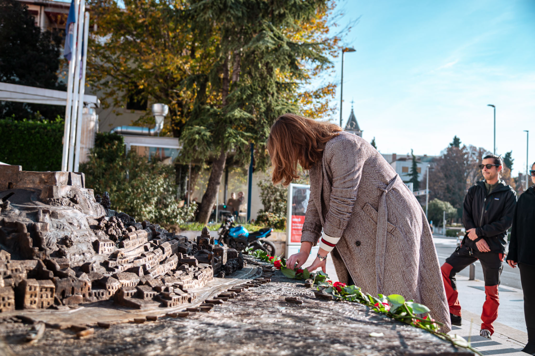 18 ruža za 18 ubijenih žena: 'Snažni javni pritisci manipulacijama poručuju ženama da im je pokornost prirodna'