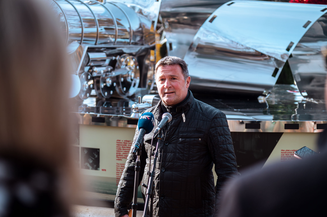 Skulptura 'Vlaka u snijegu' u Parku kao posveta najljepšoj uspomeni djetinjstva i Šibenčaninu Mati Relji 