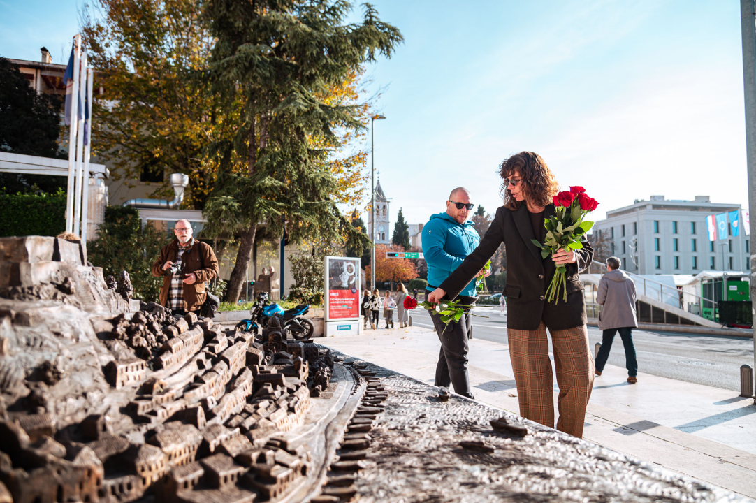 18 ruža za 18 ubijenih žena: 'Snažni javni pritisci manipulacijama poručuju ženama da im je pokornost prirodna'