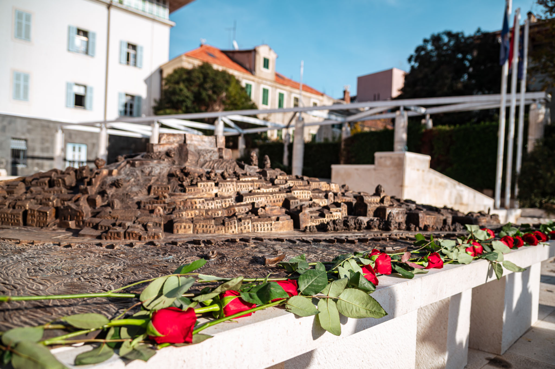 18 ruža za 18 ubijenih žena: 'Snažni javni pritisci manipulacijama poručuju ženama da im je pokornost prirodna'