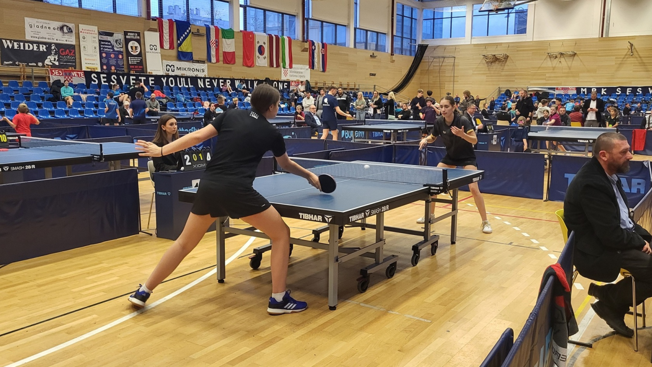 FOTO Stolnotenisačice Šibenika uspješne na kraju godine: tri medalje u Dubrovniku, četiri u Zagrebu