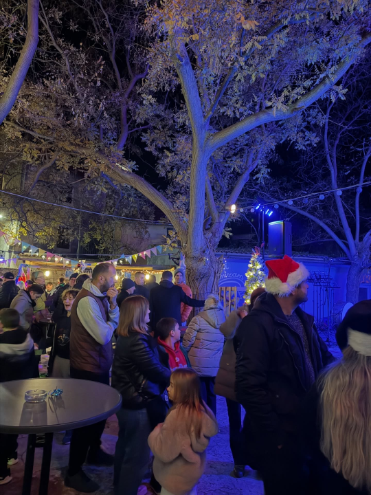 Pjesma i zajedništvo: Božićni sajam u Tisnom zasjao u toploj blagdanskoj atmosferi