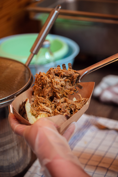 FOTO Novi šibenski street food: Broot Al’ No.1 donosi gotova jela, slasne sendviče i svjetski hit – spud bud krumpir! 