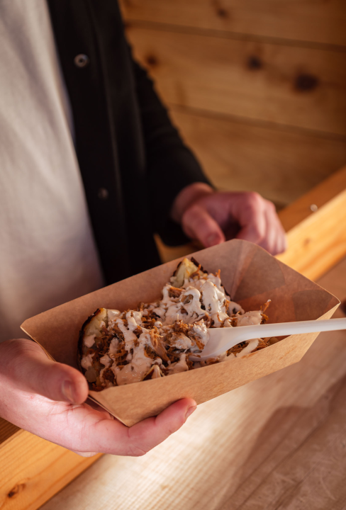 FOTO Novi šibenski street food: Broot Al’ No.1 donosi gotova jela, slasne sendviče i svjetski hit – spud bud krumpir! 