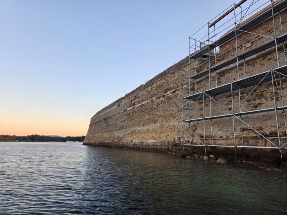 Sv. Nikola u novu godinu ulazi s radovima na zidinama: Sanira se plašt, autentičnost se brižno čuva