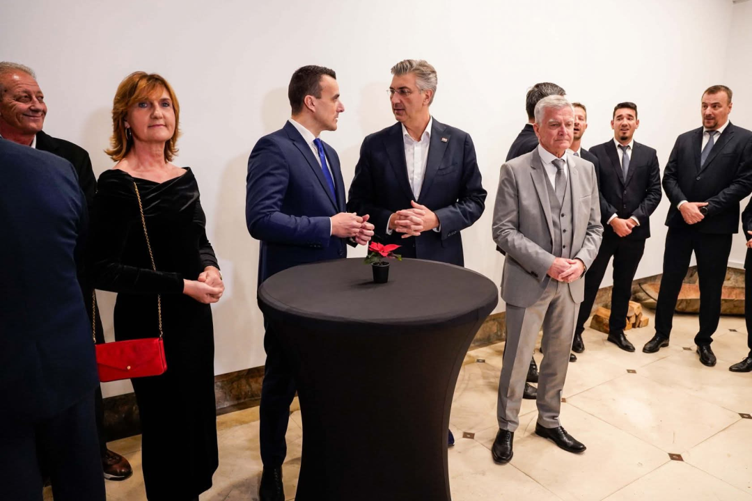 Andrej Plenković iznenada stigao u Šibenik na božićno-novogodišnji prijam Burića i Rakića