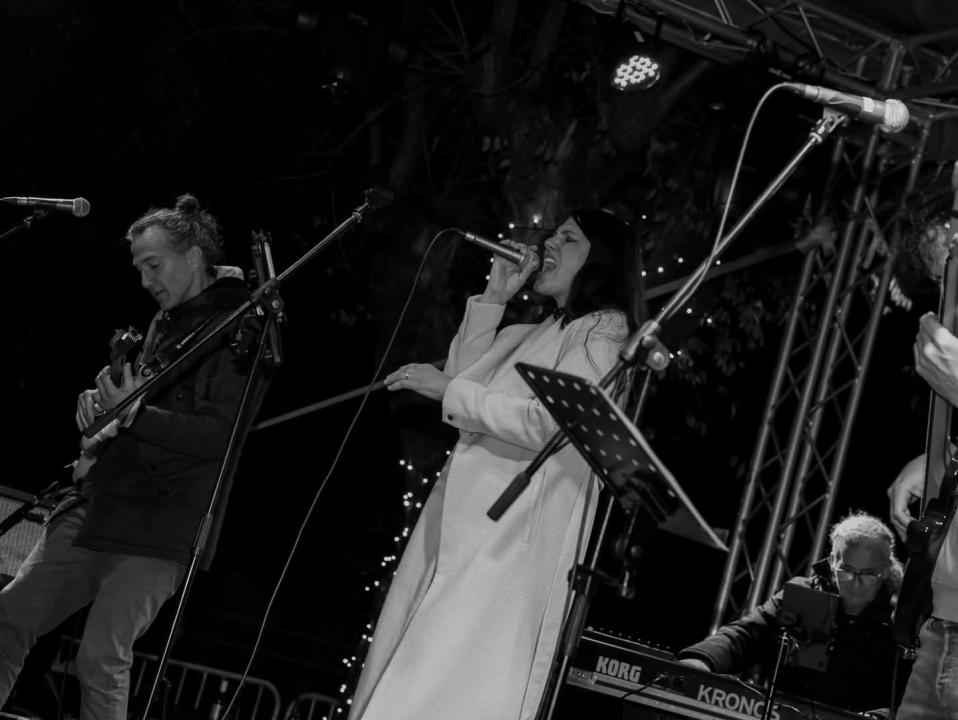 Advent u Vodicama sinoć uz pjesmu i dobru energiju Fenixa: Večeras stiže Vojko V