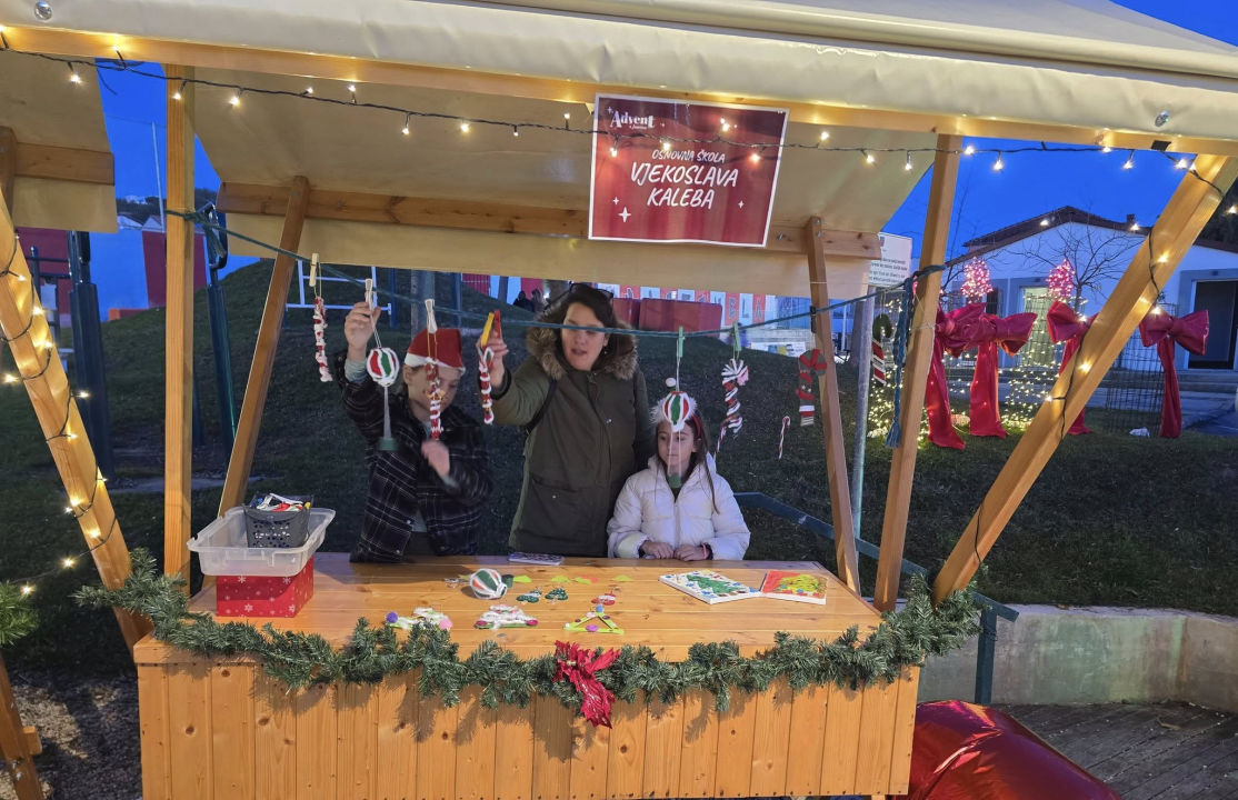 Humanitarni advent u Jezerima okupio mještane i posjetitelje