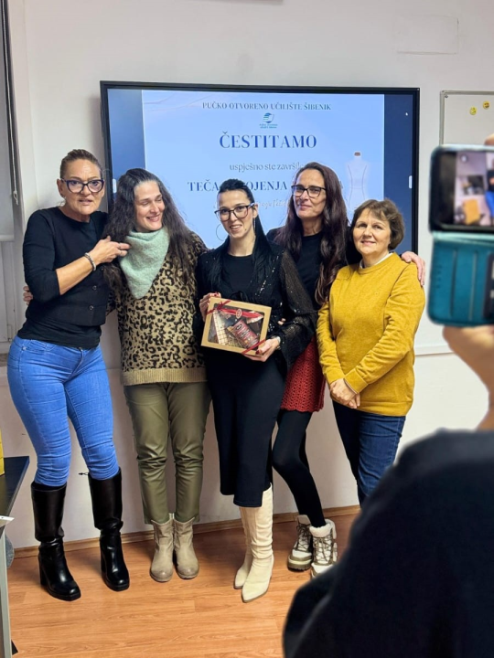 FOTO Uspješno završen tečaj krojenja i šivanja u POU Šibenik, a prijave za novi ciklus već su otvorene