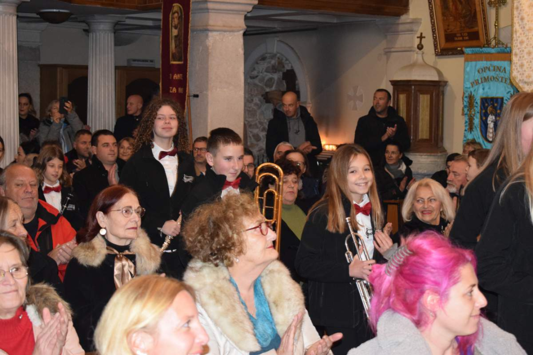 Koncert Puhačkog orkestra Primošten oduševio publiku