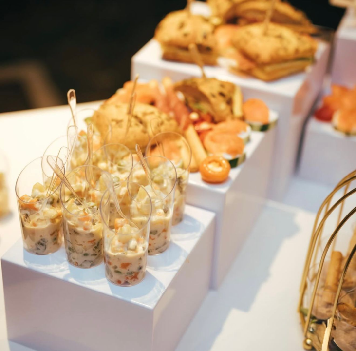 FOTO Dočekajte 2026. u Naturi uz vrhunske zalogaje, pjenušac i hitove koji vas neće pustiti s plesnog podija!