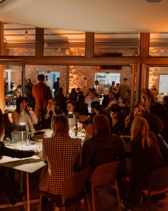 FOTO Dočekajte 2026. u Naturi uz vrhunske zalogaje, pjenušac i hitove koji vas neće pustiti s plesnog podija!