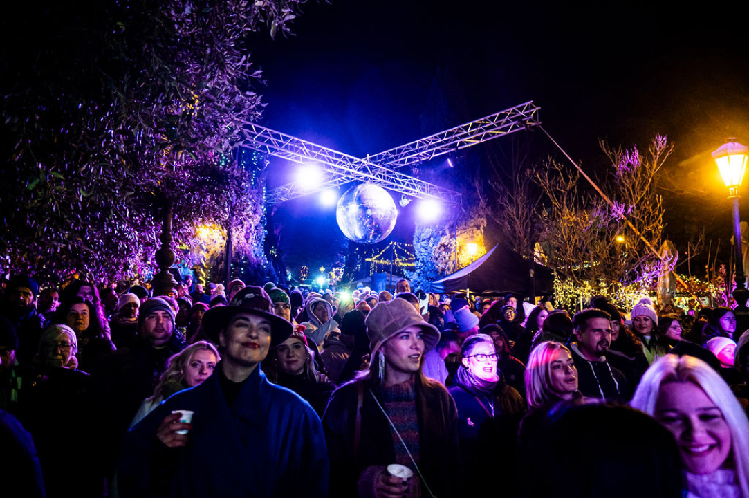 FOTO Šibenčani i gosti guštali u najluđoj noći na nekoliko lokacija, nije ih omela ni hladnoća