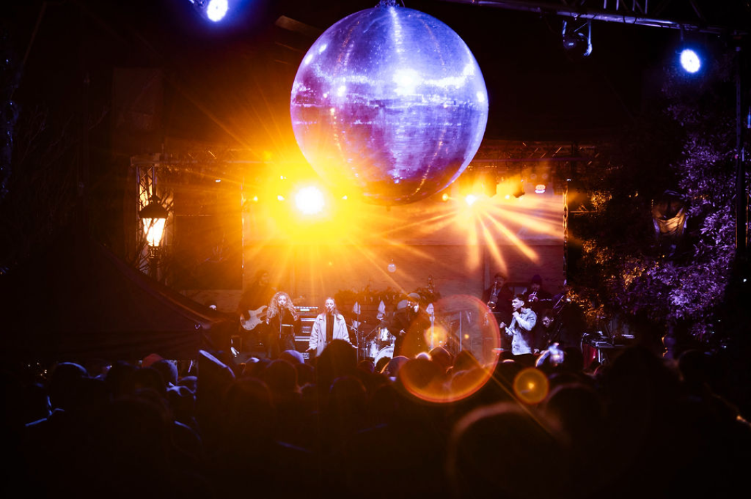 FOTO Šibenčani i gosti guštali u najluđoj noći na nekoliko lokacija, nije ih omela ni hladnoća