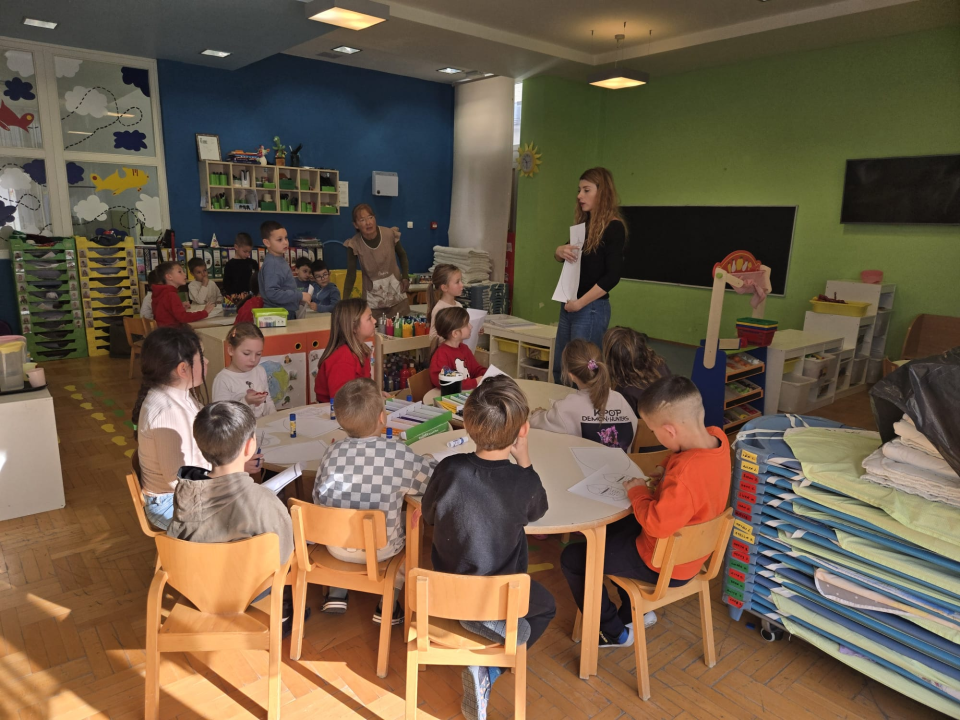 Mali Primoštenci stvarali svoje grbove na radionici kustosice šibenskog Muzeja