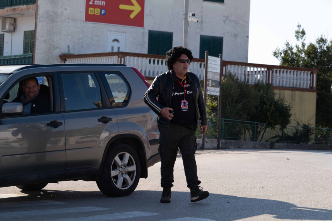 Vodička pokladna tradicija: 3 velika praščića pobjednici trke karića na balinjere