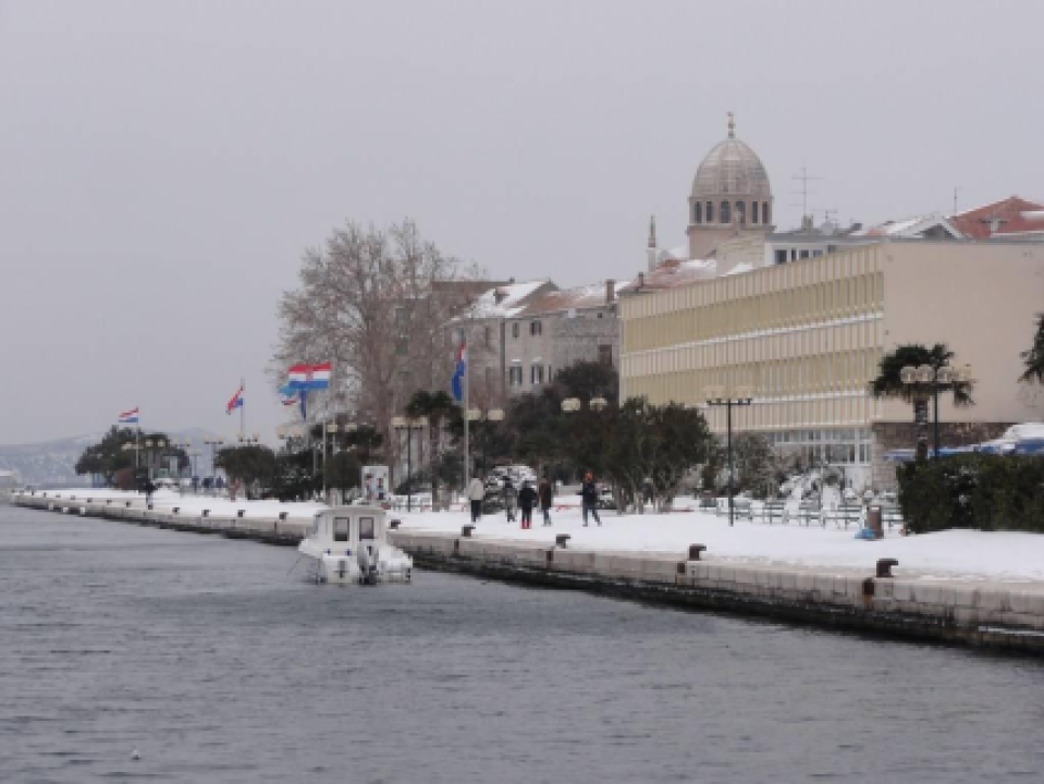 Prije 14 godina Šibenik je bio potpuno zatrpan snijegom