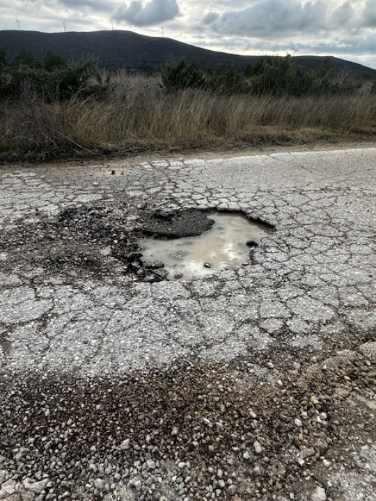 Mještani šibenskog zaleđa očajni zbog stanja ceste: 'Rupe se zakrpaju, obećanja ponove, a asfalt – i dalje čeka'