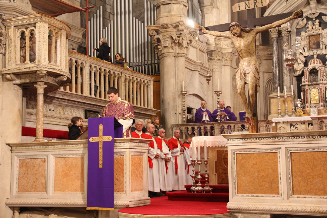 Obredom pepeljanja u katedrali sv. Jakova obilježena Čista srijeda ili Pepelnica