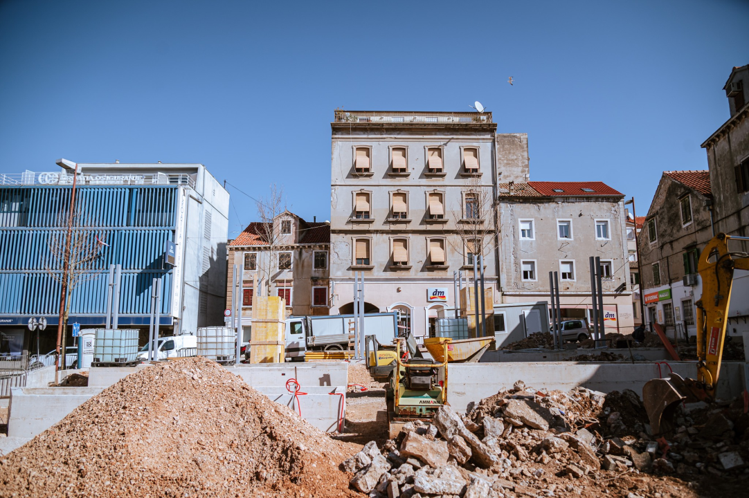 FOTO Posađeni nasljednici 'palih' brijestova na Vanjskom, evo o kojoj vrsti je riječ