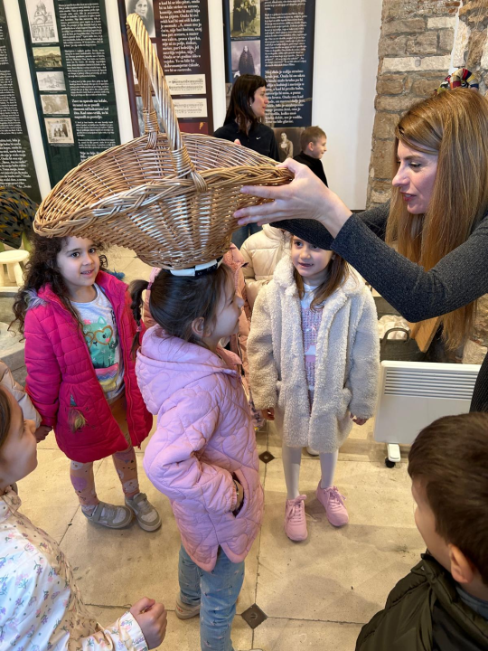 Šibenski mališani u Muzeju saznali kako su naši stari živjeli prije 100 godina