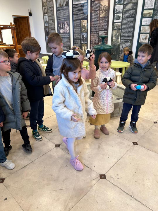 Šibenski mališani u Muzeju saznali kako su naši stari živjeli prije 100 godina