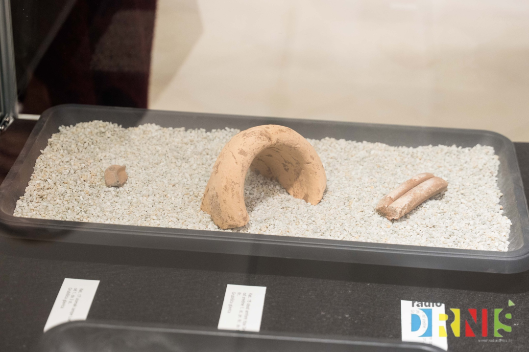 Arheološki nalazi iz drniškog kraja: Otvorena izložba Ive Ćevida 'Od Gradine do grada'