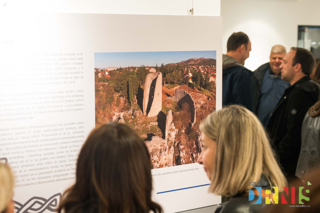 Arheološki nalazi iz drniškog kraja: Otvorena izložba Ive Ćevida 'Od Gradine do grada'